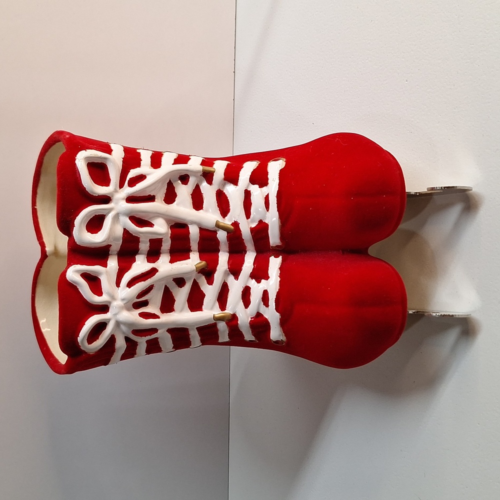 #ADA Ceramic Christmas holiday skate planter. - Picture 2 of 7